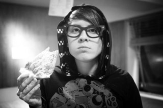 Tegan-Quin-glasses-pizza