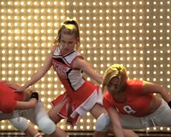 glee_107-cheerleaders3