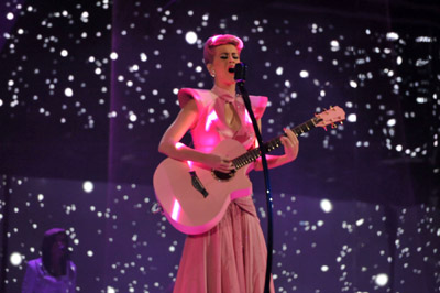 judy_jetson_playing_the_guitar