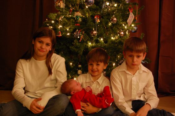 via awkwardfamilyphotos dot com