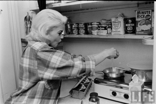 jayne mansfield, 1956, via retronaut // life magazine