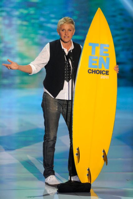 ELLEN DEGENERES AT THE TEEN CHOICE AWARDS 2011