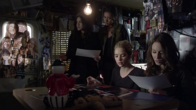 IN WHICH ONLY ARIA TAKES THE TIME TO NOTICE THAT CREEPY FUCKING ALISON EYES WINDOW.