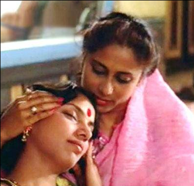 Shabana Azmi as Rukmini and Smita Patil as Zeenat in Mandi via India Times