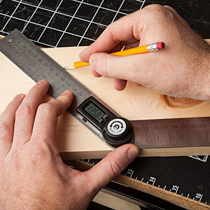 efa7_digital_protractor_inuse_wood