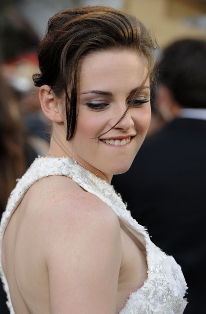 kristen-stewart-lip-bite-3