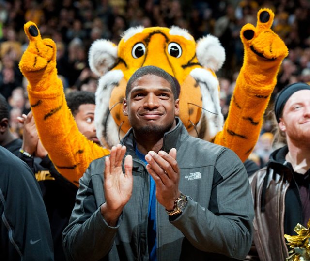 Michael Sam receiving a standing ovation at a recent Missouri basketball game via LGBTQNation