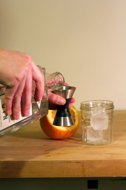 pouring_gin