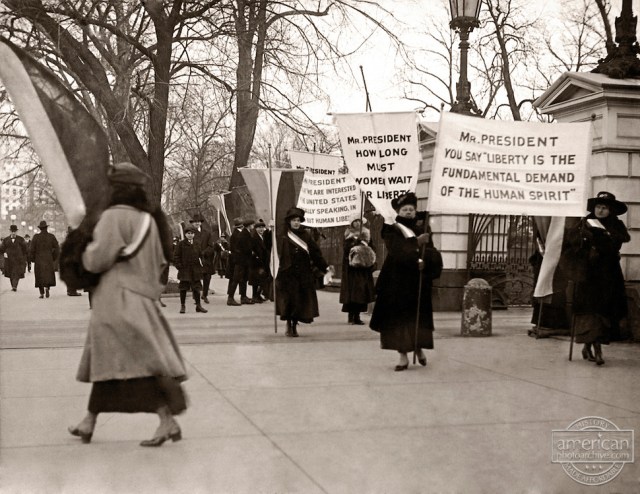 National-Womans-Party-Pickets-At-White-House-Gate-WH-AAI