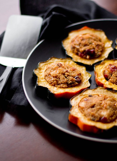 Quinoa stuffed acorn squash rings