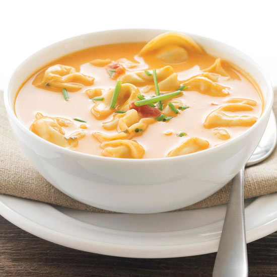 Tomato tortellini soup