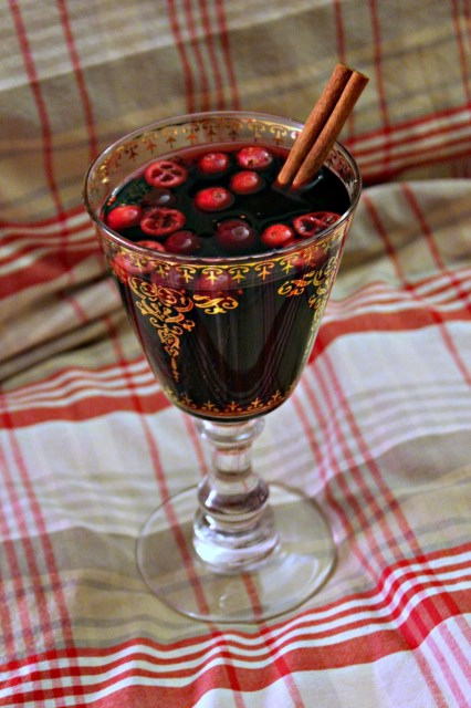 Laura's mulled wine with cranberries