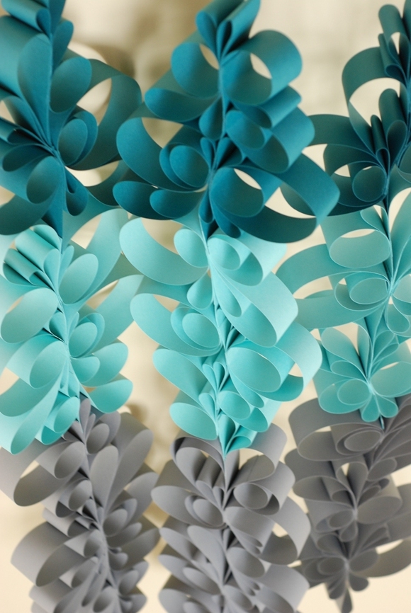 hanukkah-party-ideas-blue-party-paper-tutorials-garland-backdrop-diy2