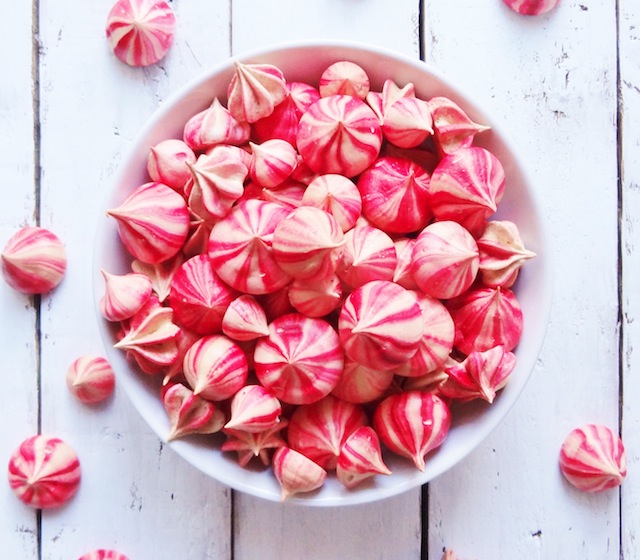 raspberry-meringues