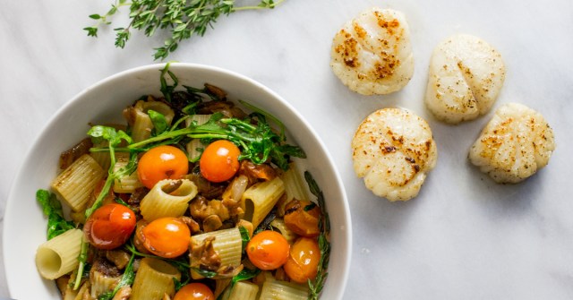 A-deliciously-easy-date-night-meal-rustic-arugula-and-mushroom-pasta-salad-with-perfect-sauteed-scallops