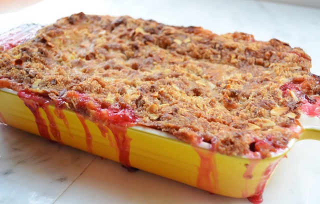 Great-Edibles-Recipes-Raspberry-Peach-Cobbler-Weedist-640x408