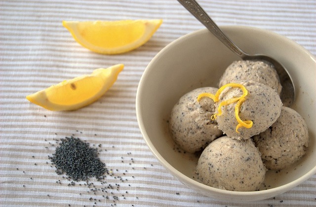 Poppyseed-Ice-Cream