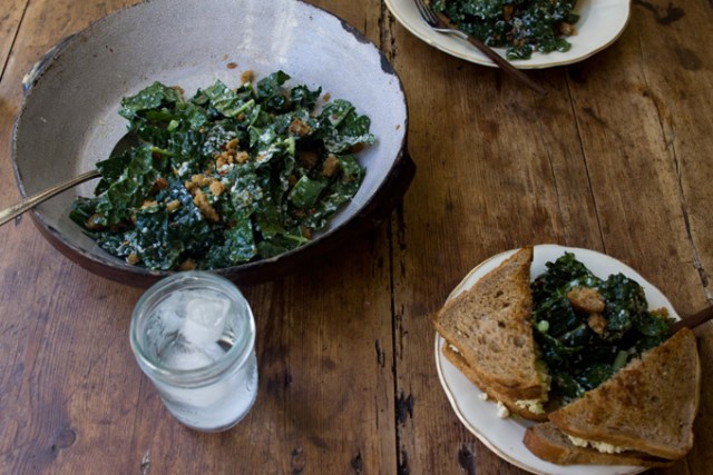 raw_kale_salad_recipe