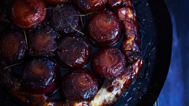 Caramelised balsamic onion tarte tatin