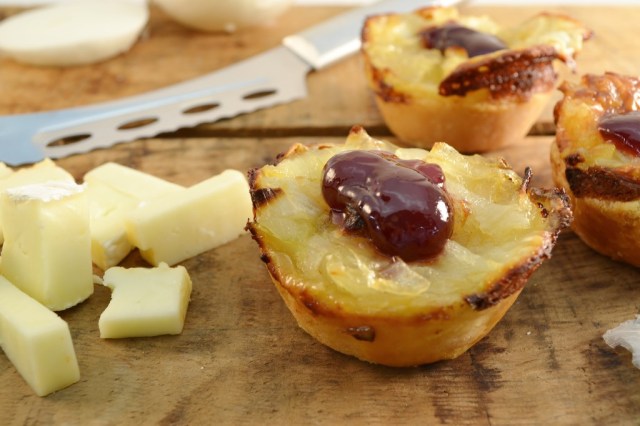 caramelized-onion-tortes