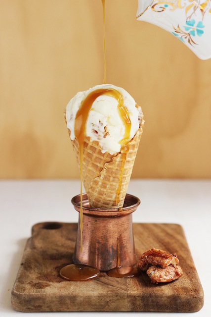 pecan-praline-ice-cream-salty-honey-sauce