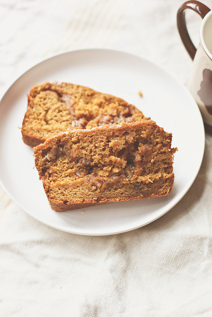 pumpkin-bread-with-cinnamon-pecan-filling