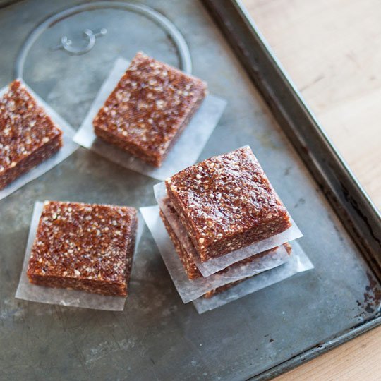 easy-3-ingredient-energy-bars-at-home