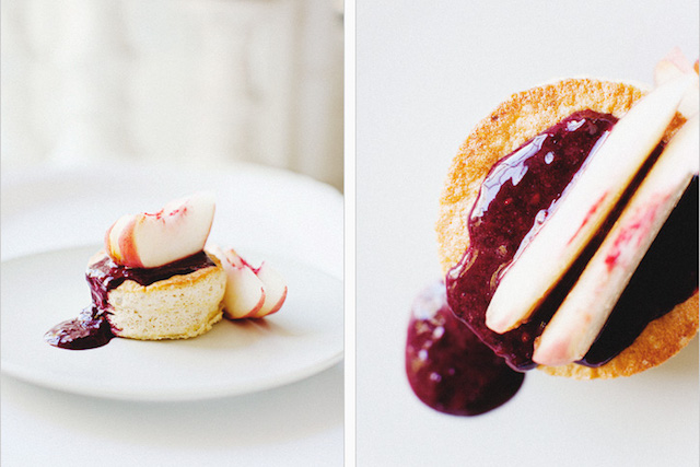 ginger-cakes-with-white-peaches-blackberry-coulis