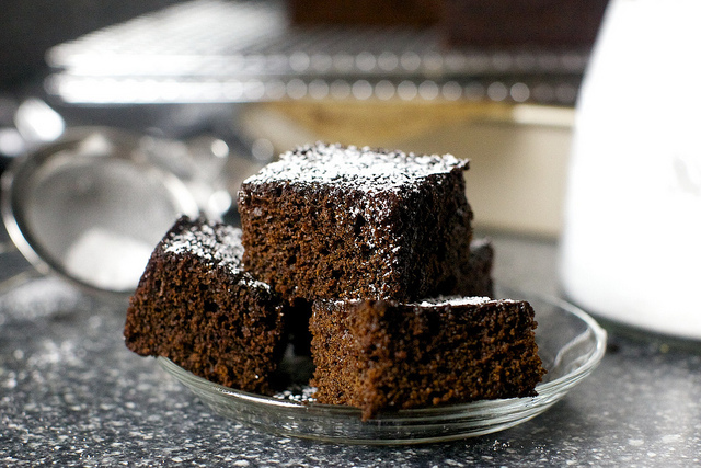 gingerbread-snacking-cake