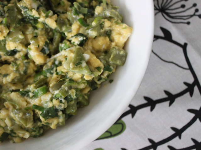 Huevos con Nopales y Cilantro