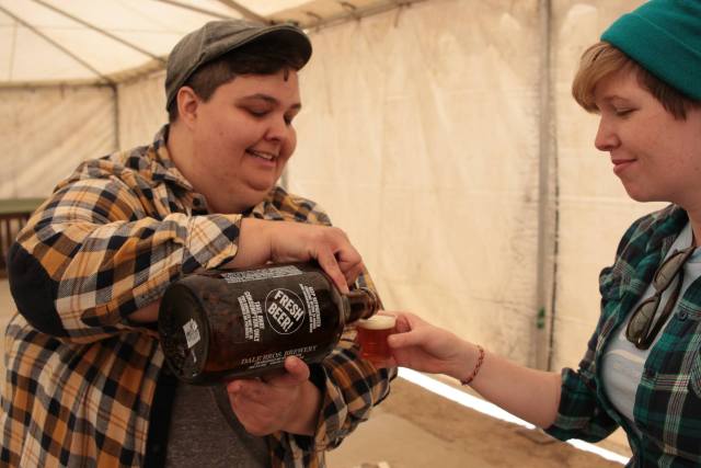 Alice gives Hansen a nice pour (photo by Taylor Hatmaker)