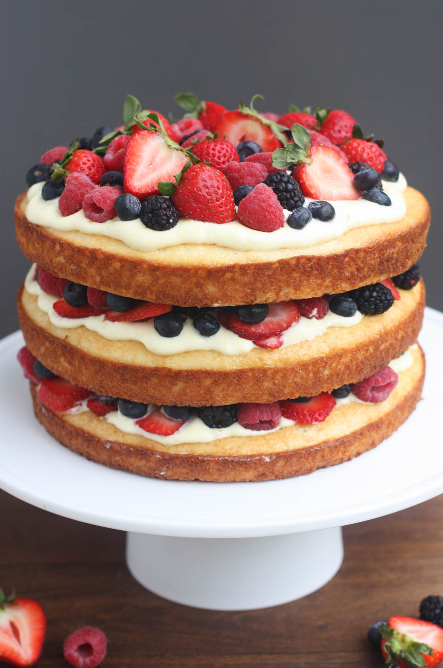 BERRY CAKE WITH LEMON CREAM MOUSSE