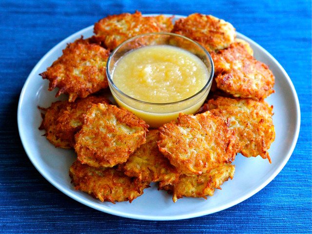 Classic-Latkes-Applesauce-2-640x480