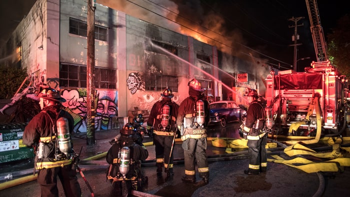 oakland-fire-warehouse-acb3ea7d-97fa-4d5d-bed9-d253afa89df8