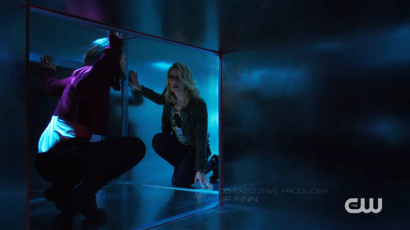 Felicity and Iris are in the air ducts