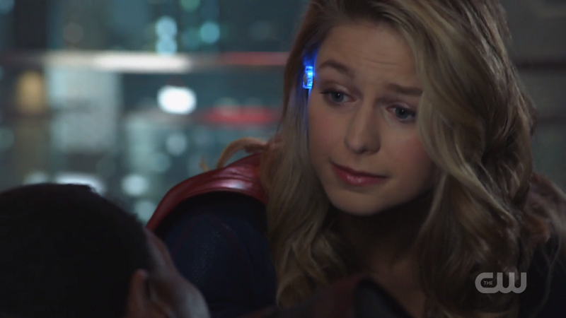 Kara looks fondly and kindly at Papa J'onn