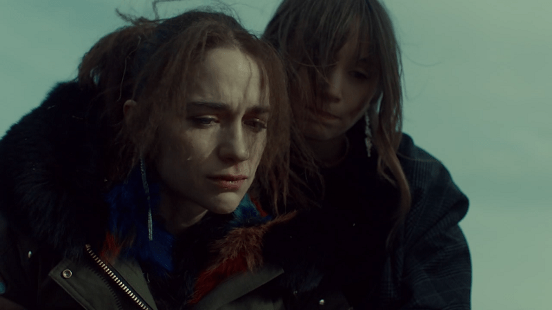 Wynonna and Waverly cry over Dolls