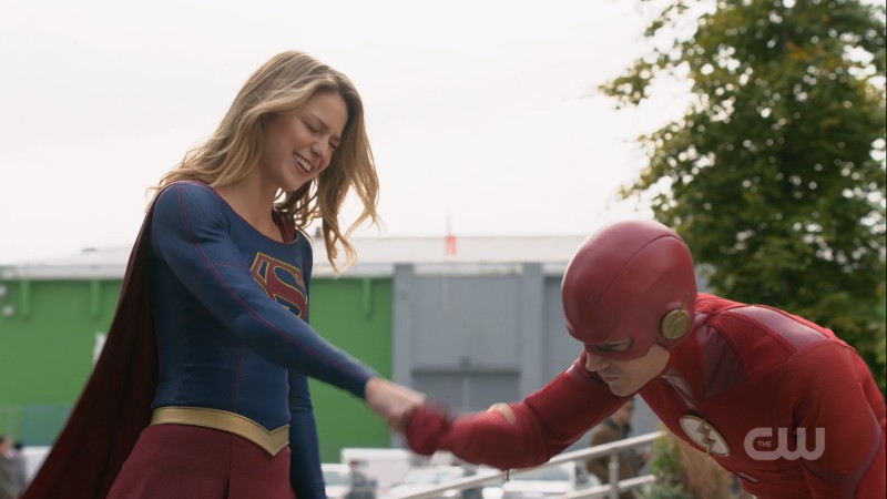 supergirl flash fist bump