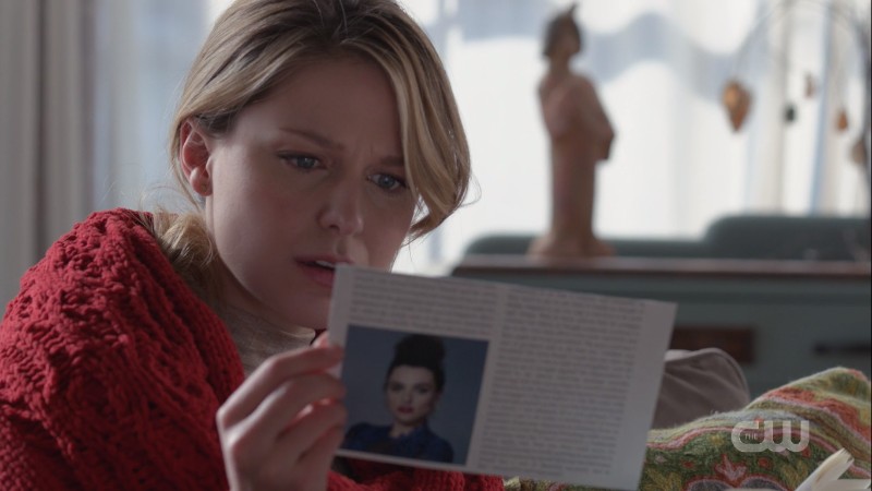 Kasnian Kara reads Kara's journal and some news clippings about Lena Kara had apparently tucked inside it because THEY'RE IN LOVE 