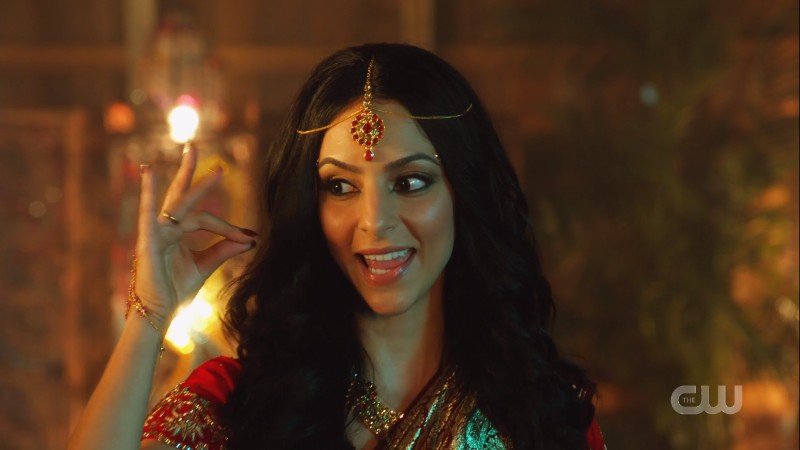 Zari sings dressed in Bollywood movie sari and jewelry