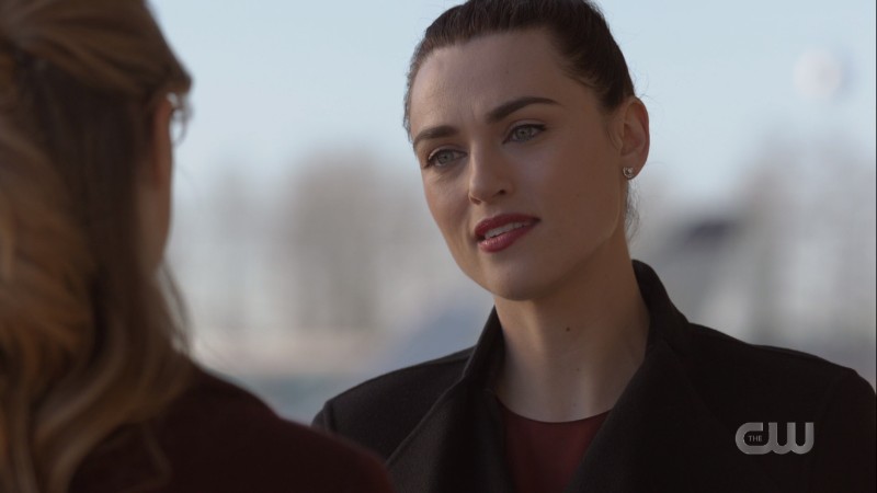 Lena jawlines at Kara