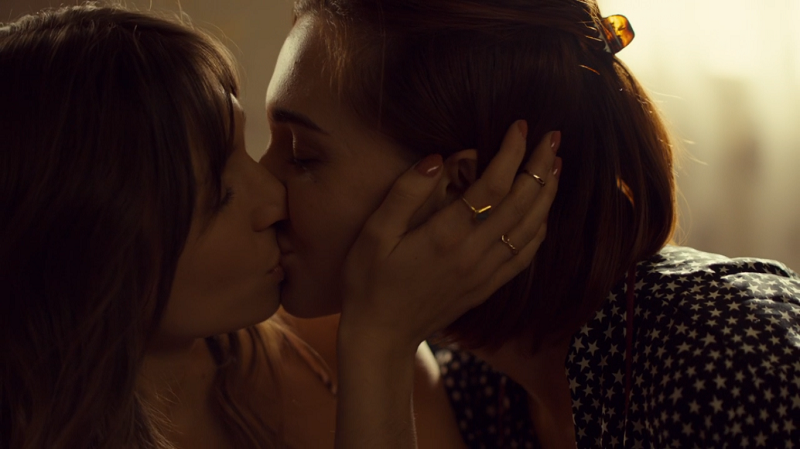 waverly and nicole kiss