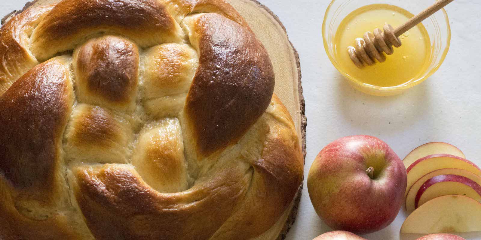 Gey in Kikh: Apple-Stuffed Challah for Rosh Hashanah!