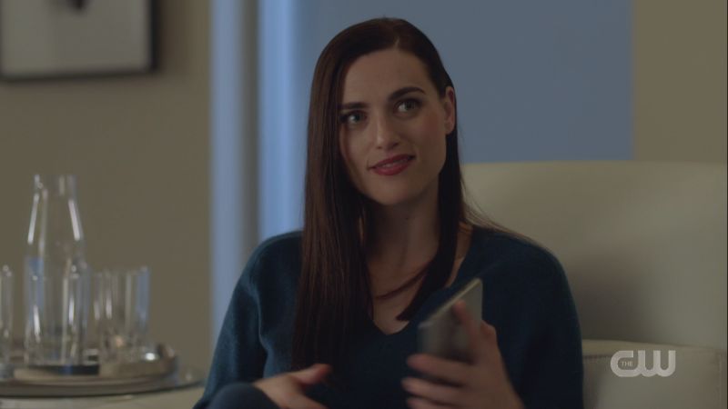 lena smirks up at supergirl 