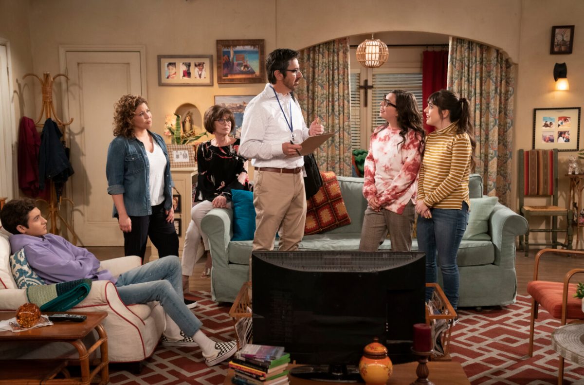 Marcel Ruiz as Alex, Justina Machado as Penleope, Rita Moreno as Lydia, Ray Romano as Brian, Isabella Gomez as Elena and Sheridan Pierce as Syd in ONE DAY AT A TIME. Photo Credit: Nicole Wilder/POP TV.