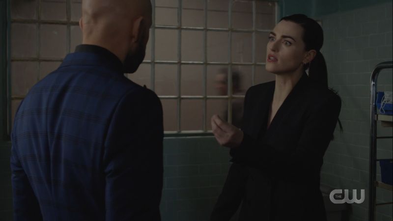 lena makes the italian scolding hand motion