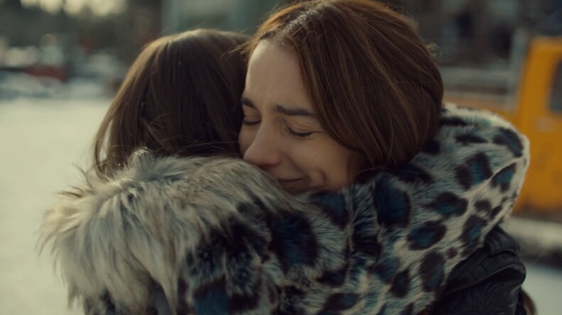 earp sisters hug