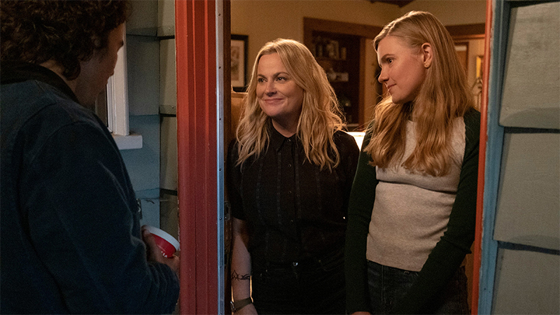Moxie Review: Hadley Robinson and Amy Poehler stand in the doorway. 