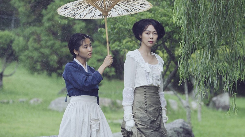 The women of The Handmaiden stand in the rain