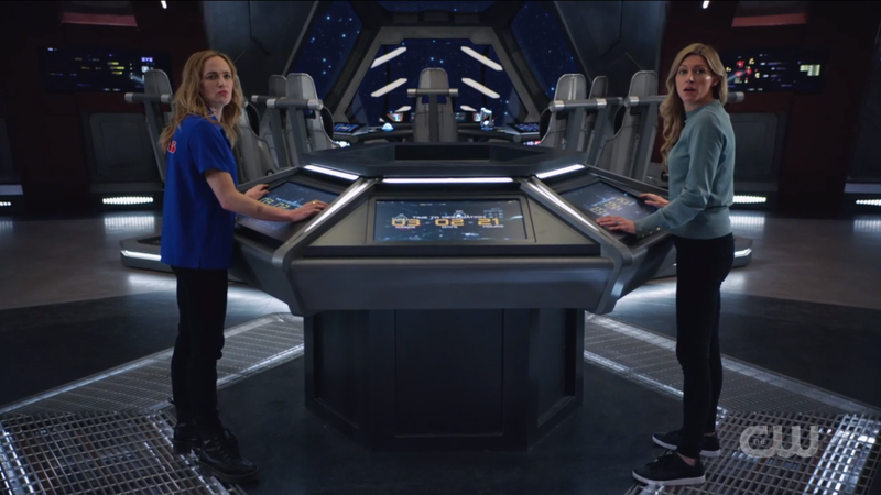 Legends of Tomorrow 612: Avalance, Ava and Sara looking at their team from the center console of the Waverider.